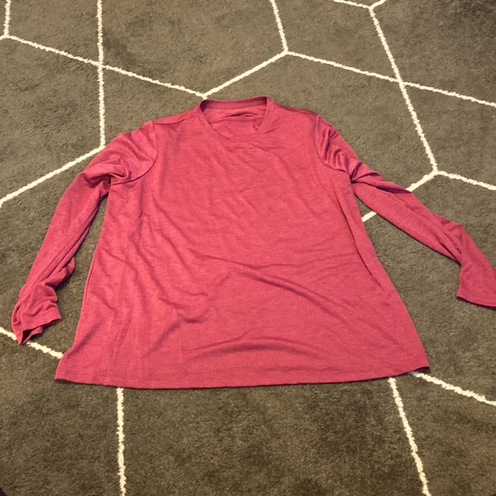 NWT Xersion long sleeve open key hole back